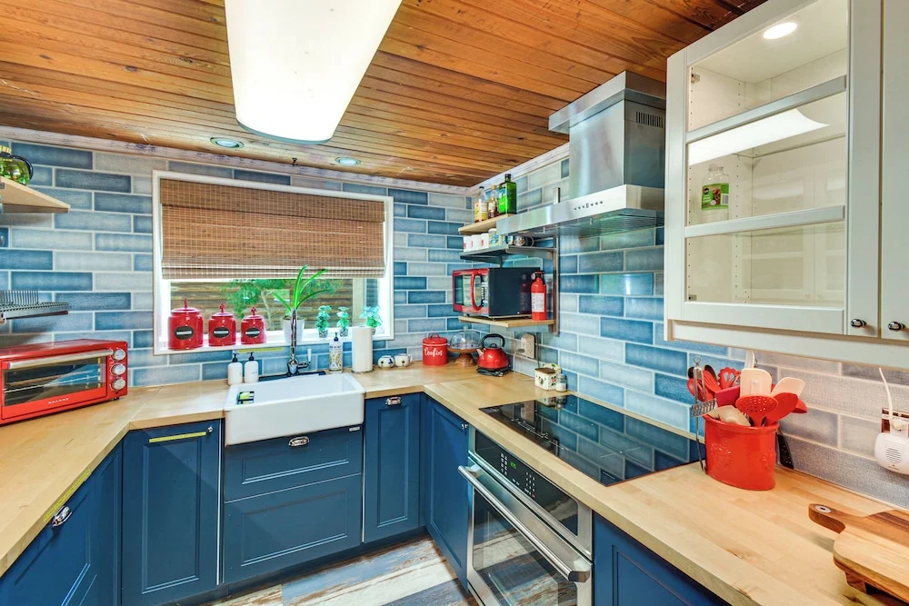 Remodeled Lake Cabin, Stunning Mtn View, New Patio