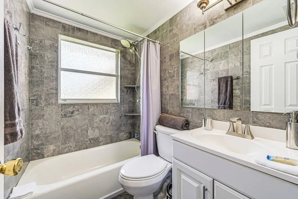 10 Mi to Bonita Beach: Pet-friendly Home w/ Yard!