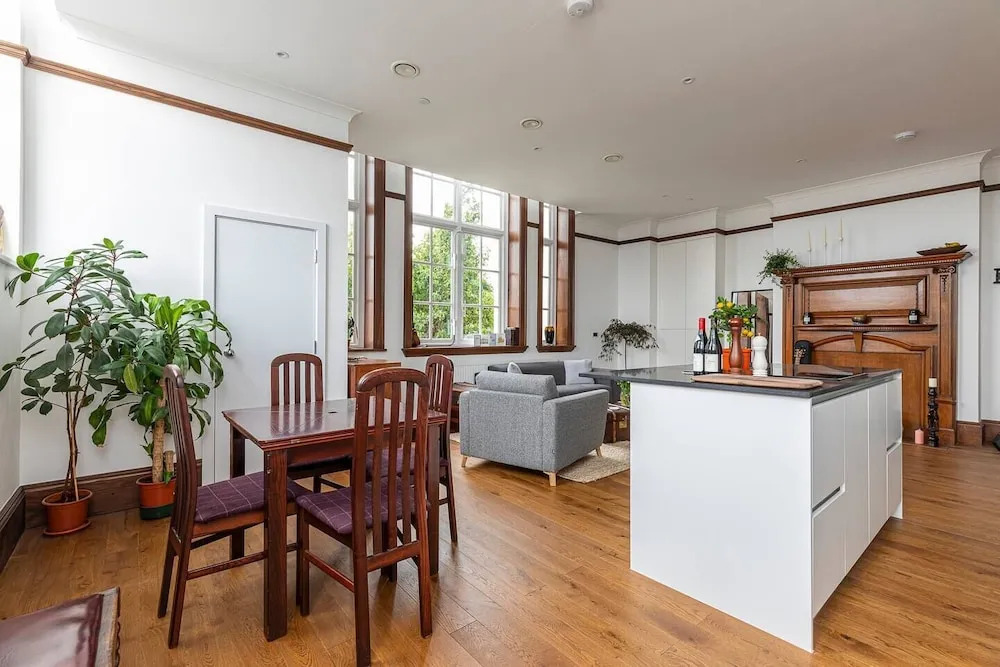 Lovely 1-bed Flat in Acton, West London, Sleeps 4