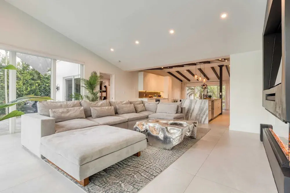 Luxury Waterfront Home w/ Pool, Hot Tub & Dock Near Las Olas Gulfstream