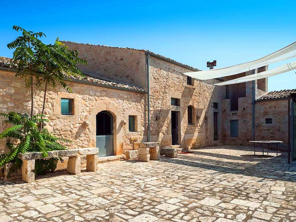 Lush Holiday Home in Ragusa with Pool & Antique Interiors