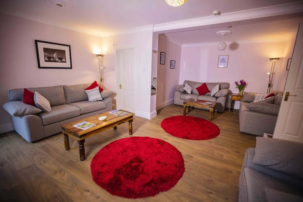 Cladda House & Holiday Apartments