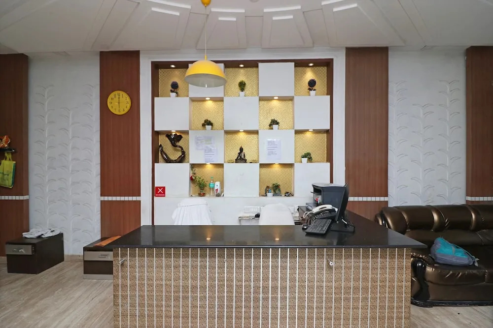 Hotel Era Residency