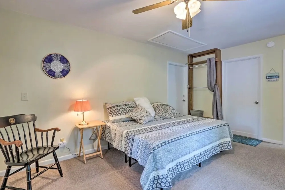 Cozy Studio With Yard, 6 Miles to Dwtn Beaufort!