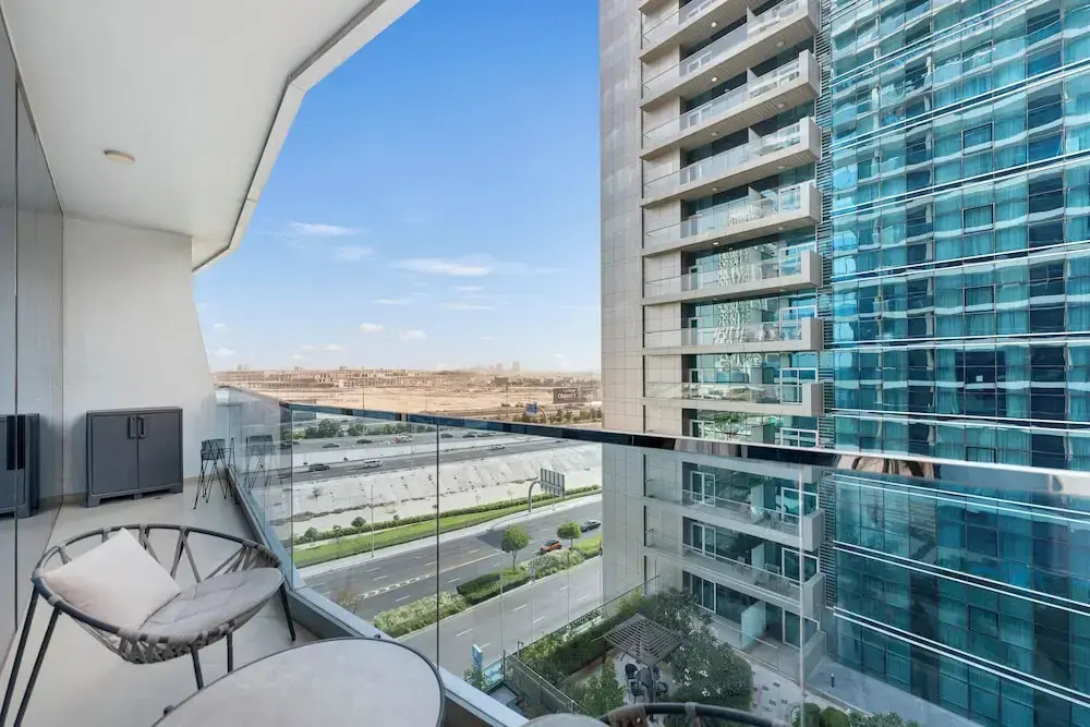 Chic 1BR Canal View at Waves Tower