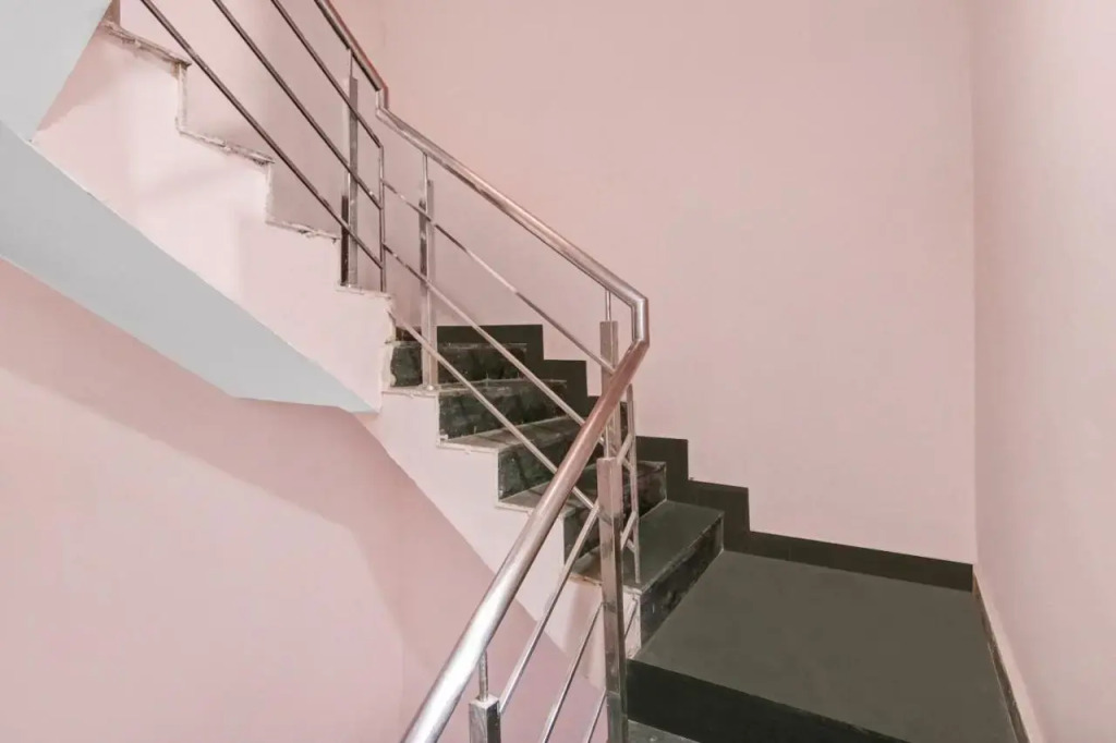 OYO Flagship 70198 Madhuban Residency
