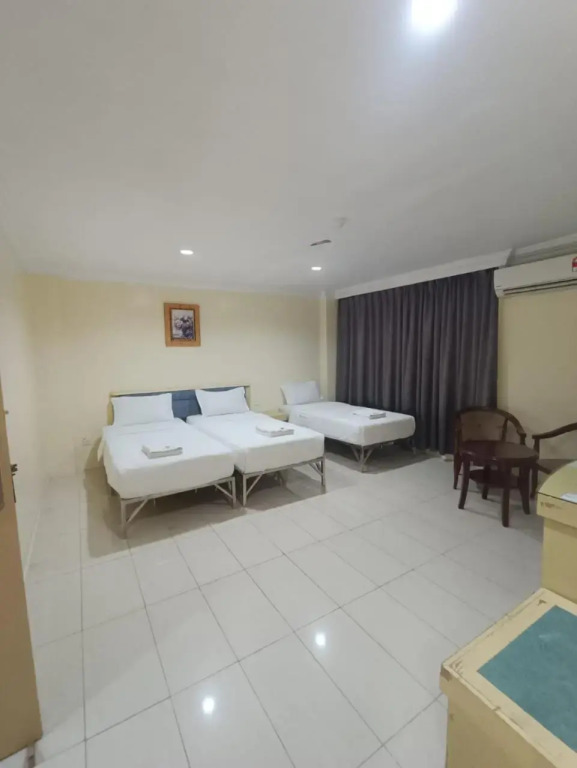 HOTEL AMBASSADOR 2