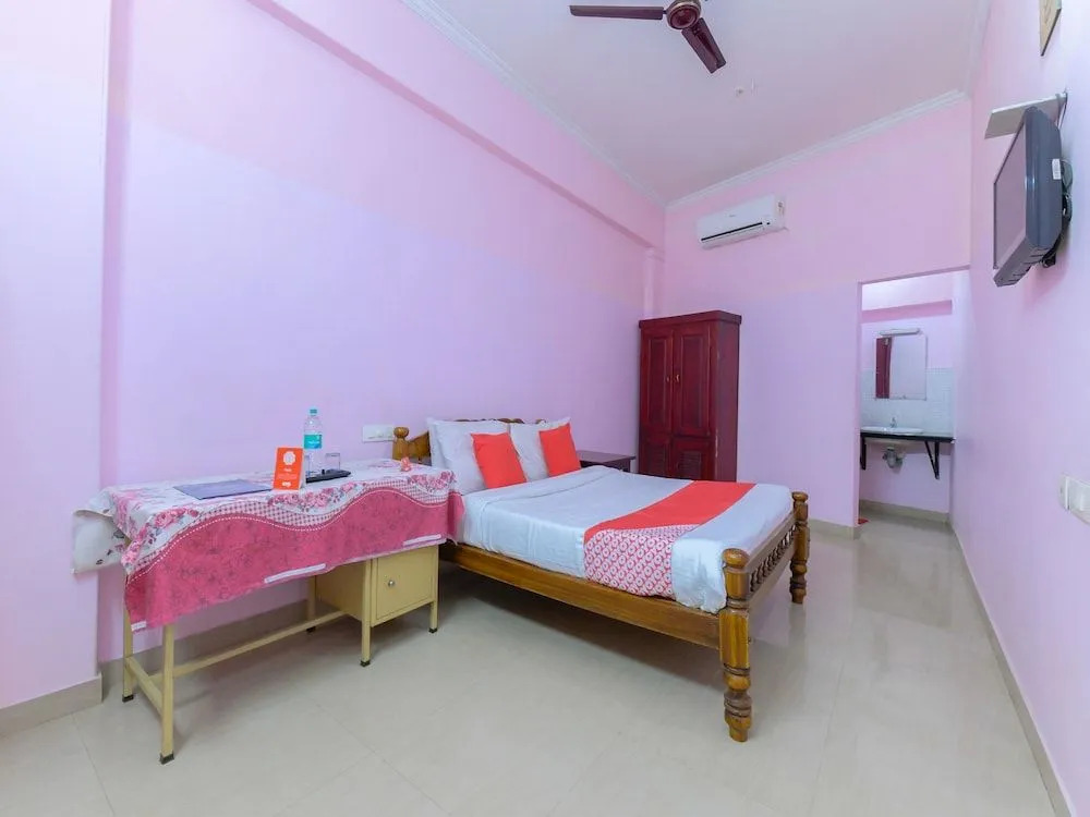 OYO 11529 Diamond Residency