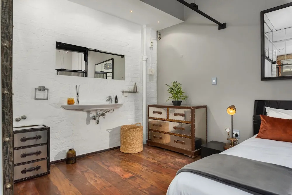Wolroy House 206