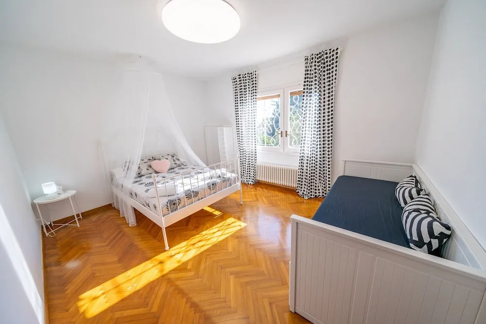 HomeHolidaysRentals Fragance Apartment