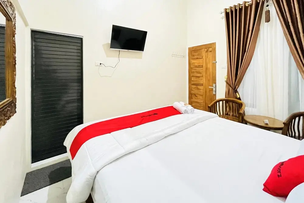 RedDoorz @ Gunari Guest House Merek Karo