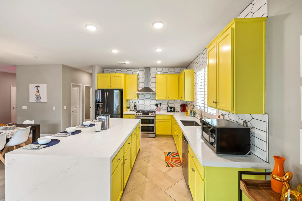 Kaleidoscope by Avantstay Colorful Escape + Pool