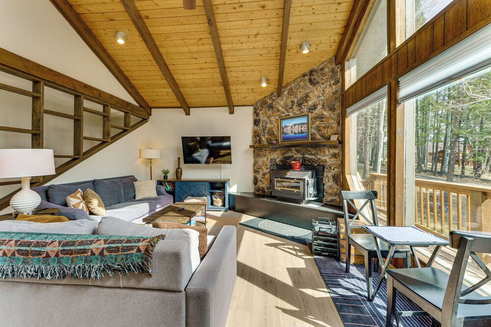 4 Mi to Angel Fire Resort: Retreat w/ Hot Tub