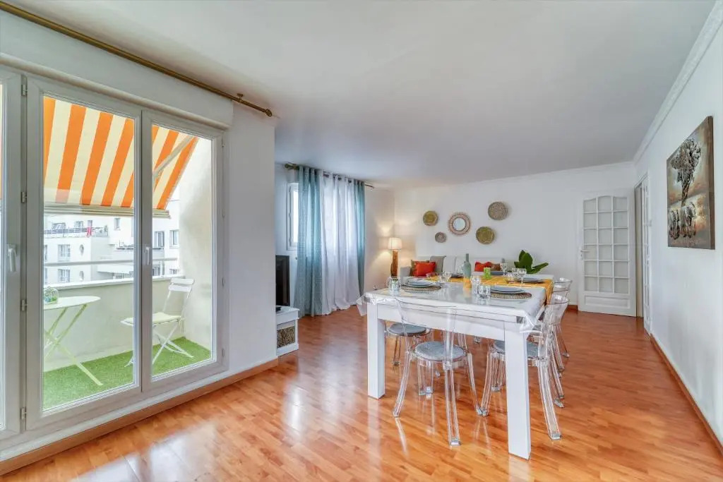 Chic and spacious apart with parking