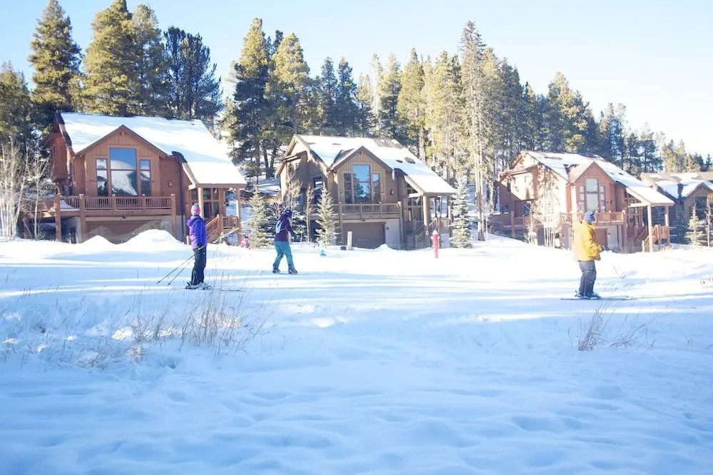 #1687 Ski-in, Ski-out Four Oclock Lodge, on the ski Run!