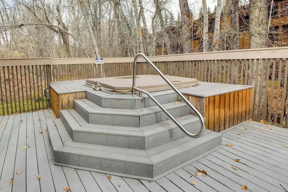 Ketchum Condo w/ Deck < 1 Mi to Sun Valley Resort!