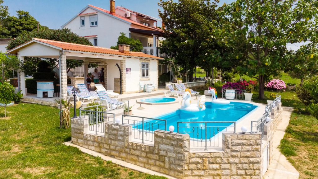 Ankica - pool & garden - A1(9)
