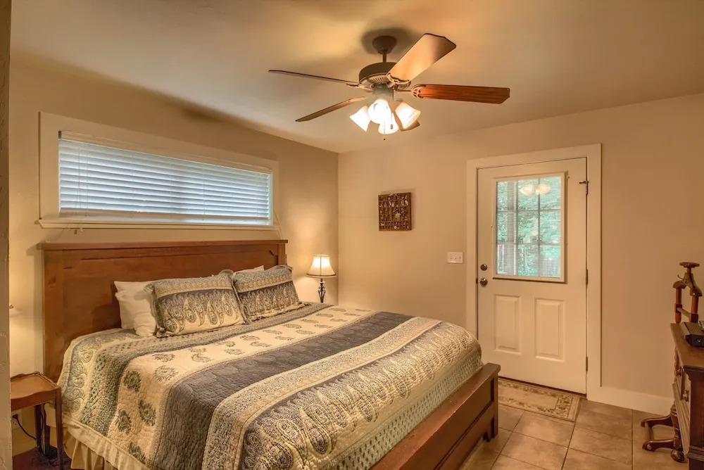 Annette's At Waldrip 1 Bedroom Cottage by RedAwning