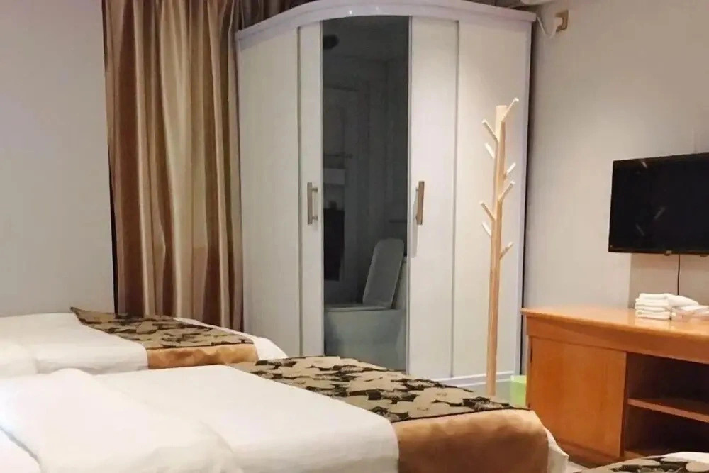 Huguang Hostel