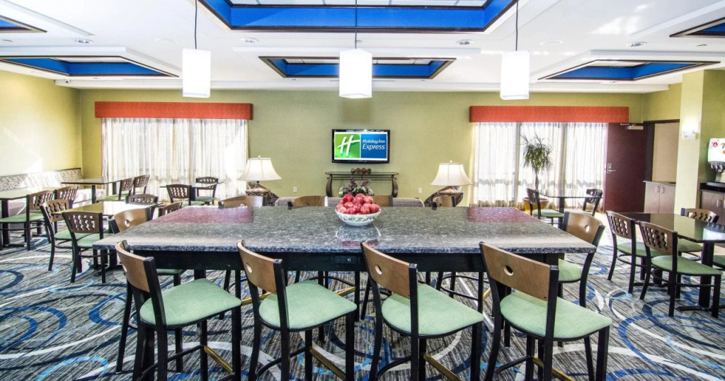 Holiday Inn Express & Suites Elkton - University Area by IHG