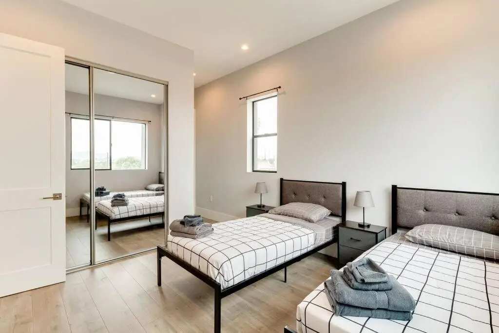 2 Luxury Modern 8 Bedroom Home with Rooftop Decks