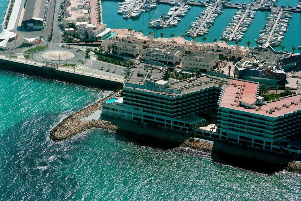 Отель Suites del Mar By Melia