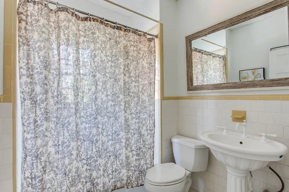 1202 Savannah - 4 Br Home