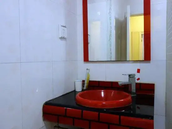 99 Xinyi Hotel (Shanghai Jiuxin Highway Shop)