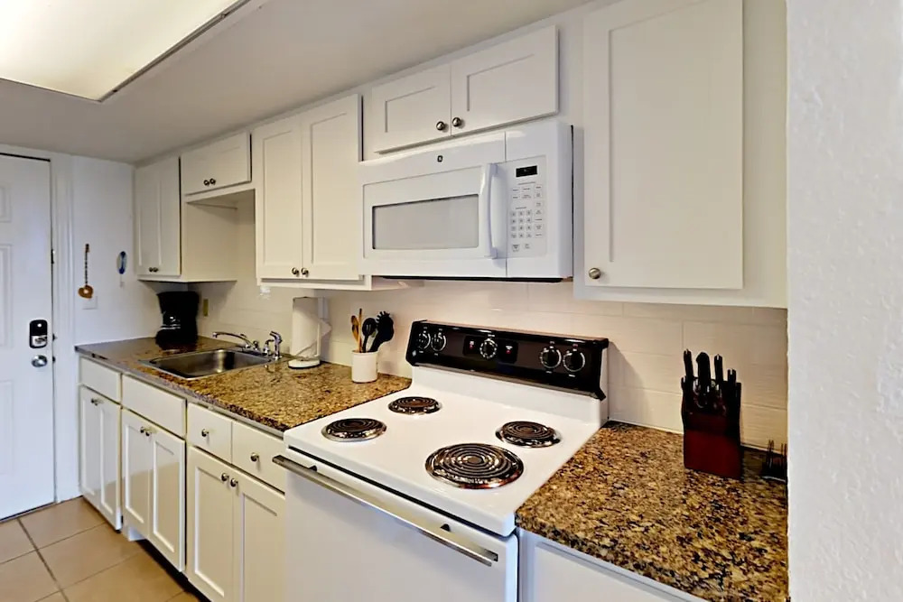 125 Sea Breeze - Studio Condo