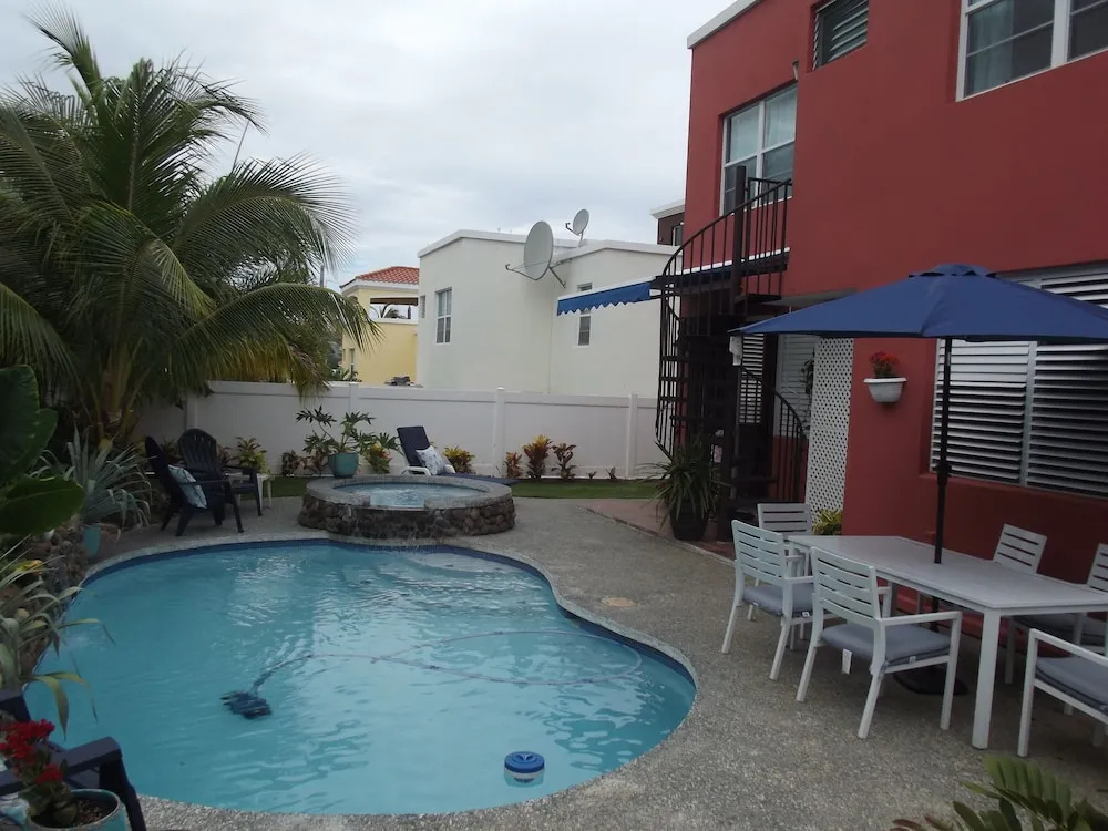 Beautiful Home At The Hill With Private Pool