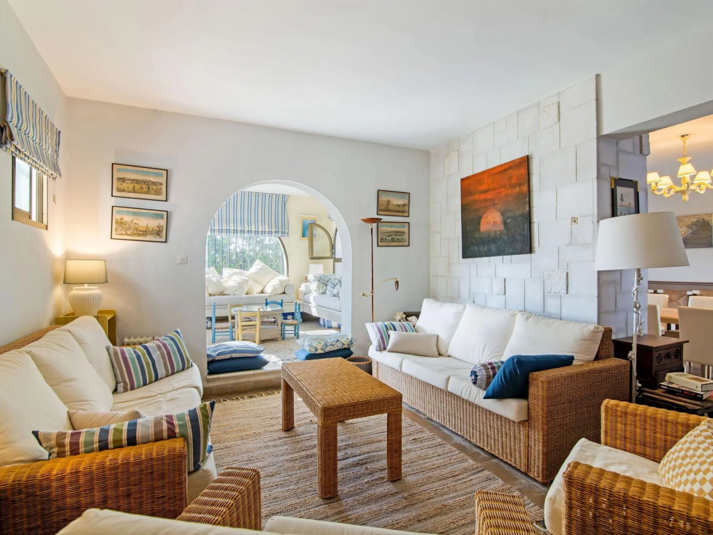 Superb beachfront villa with guest house 50m opposite