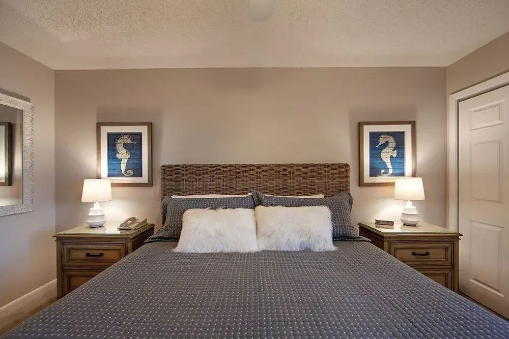 Gulf Shore Condo #107 - 2 Br condo by RedAwning