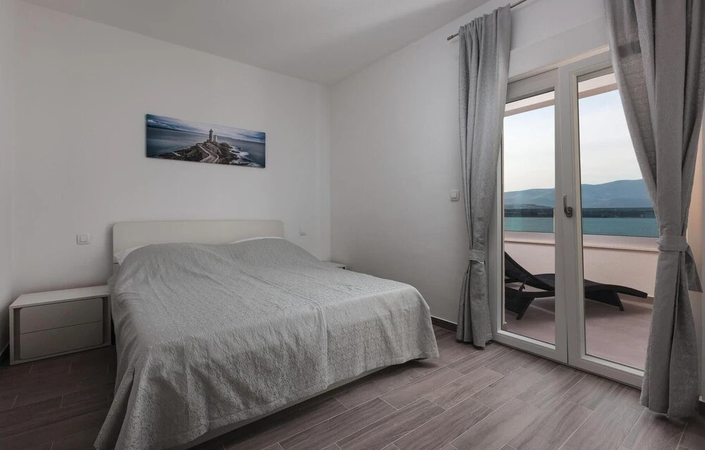 Cozy Home In Arbanija