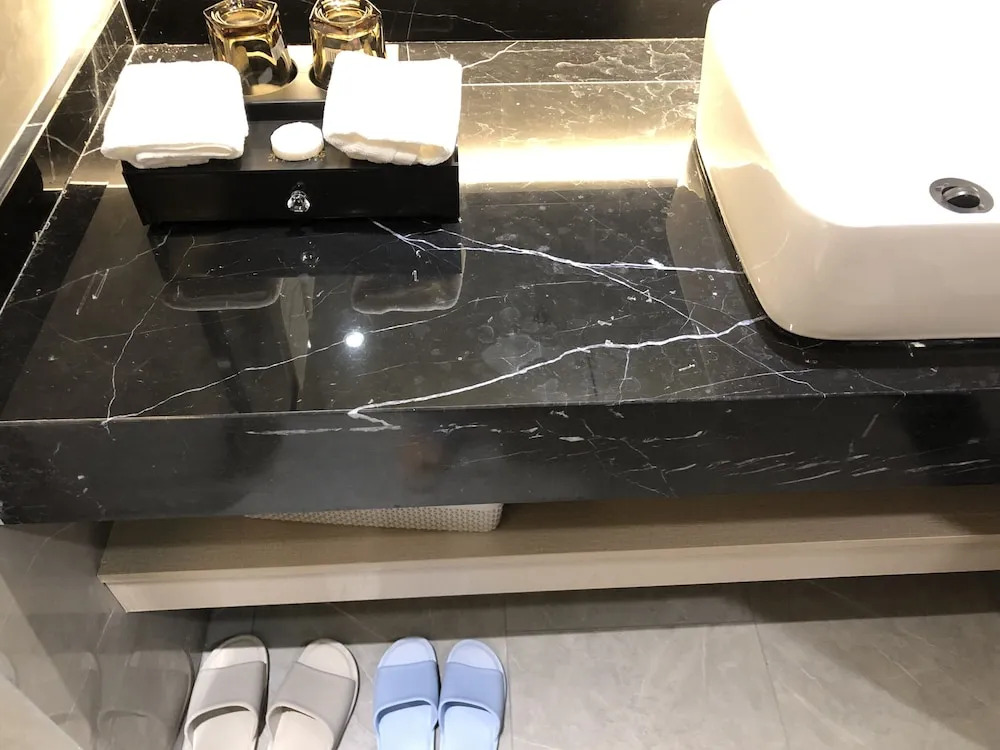 Heqi Hotel