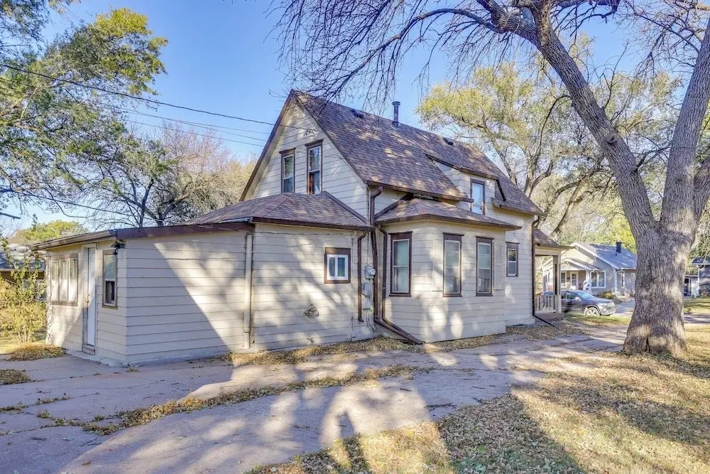 3 Mi to Golf - Beatrice Vacation Home!