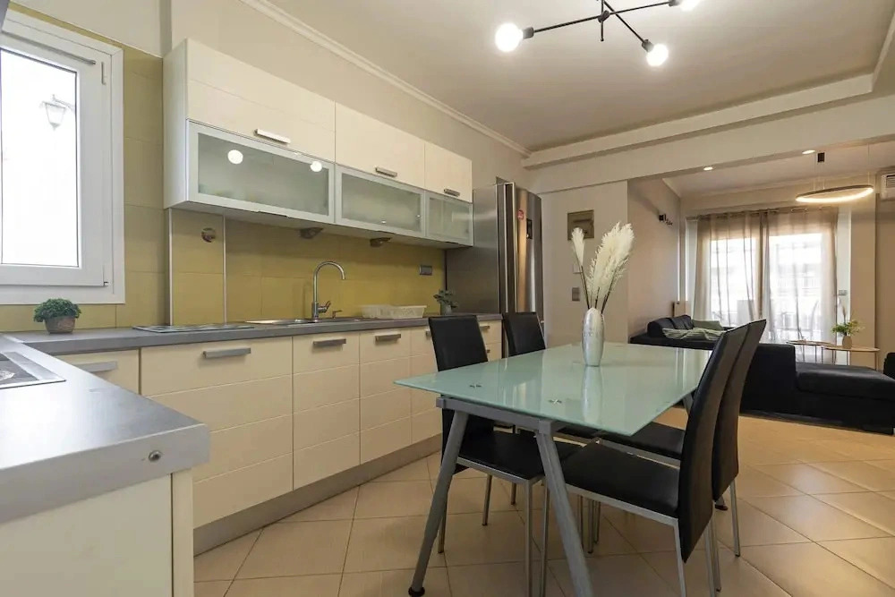 Faliro Escape - Spacious Stay in Thessaloniki