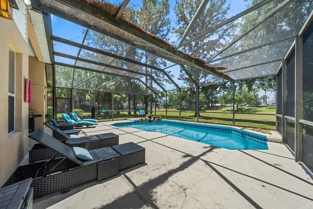 8213 Fan Palm Way