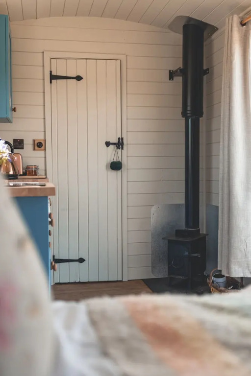 Dog Friendly Shepherd's Hut, Perfect for Couples