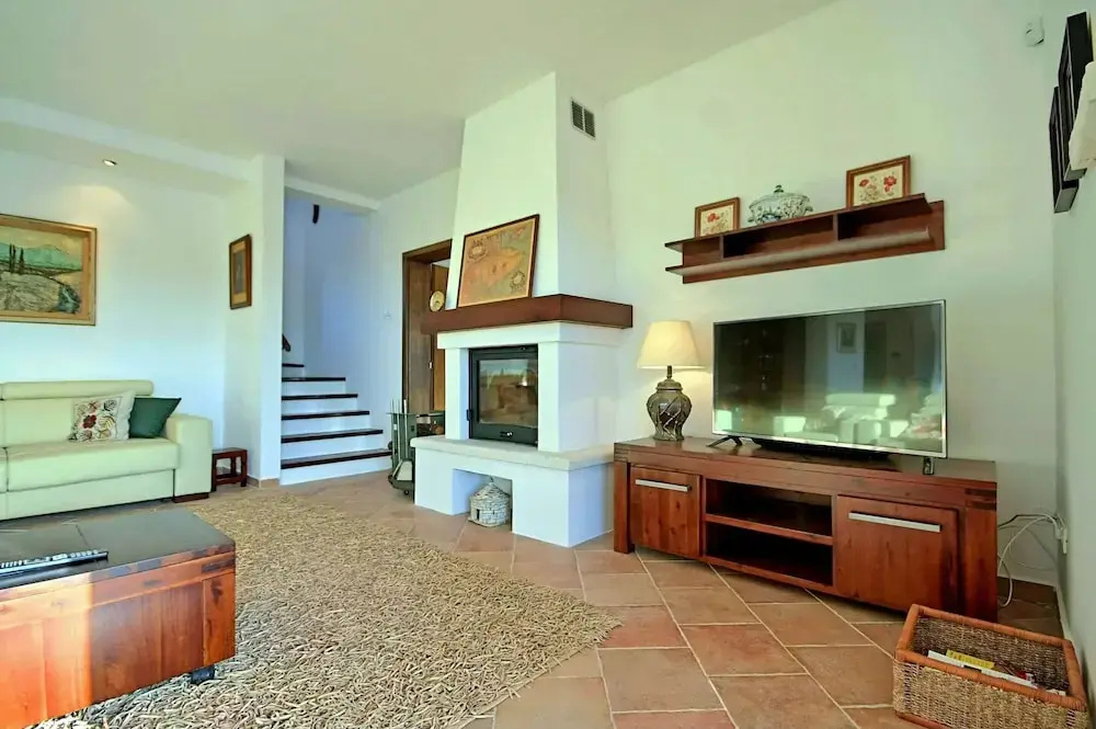 Gorgeous Villa With Private Swimming Pool and Covered Terrace
