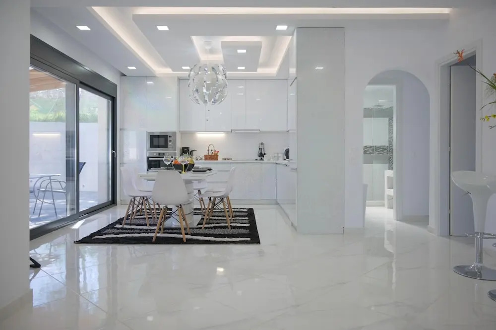6 Bed Villa - Sleeps 15 - Pets - Pool - Jacuzzi