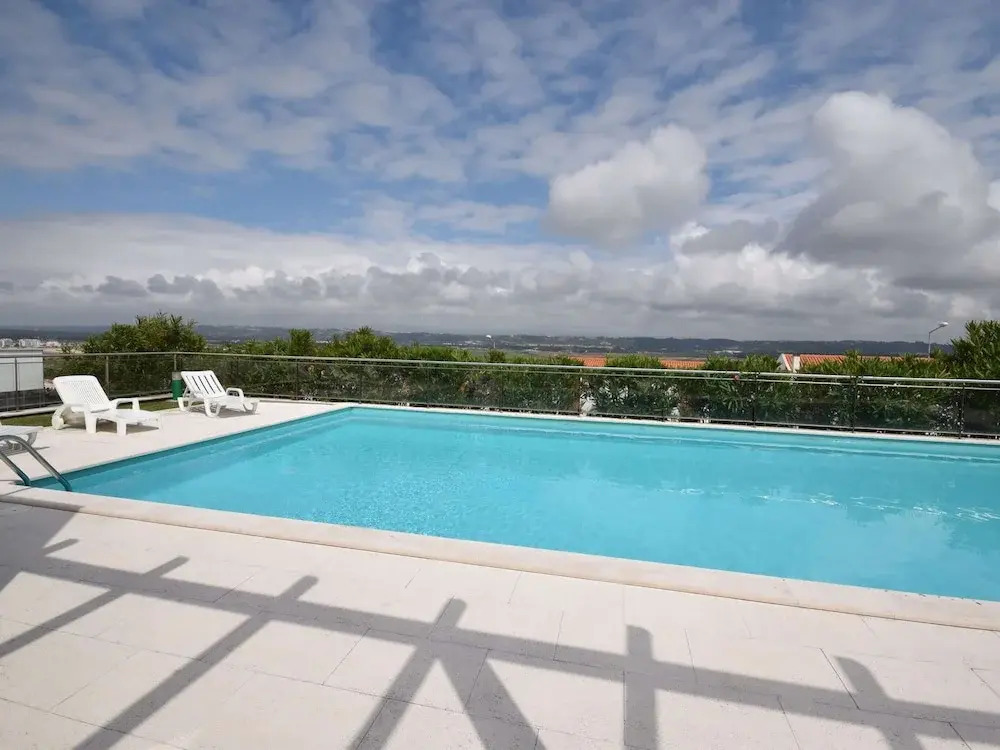 Attractive Villa in Salir Do Porto