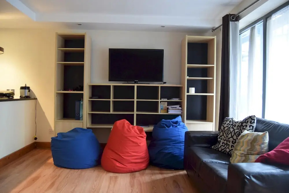 Modern 2 Bedroom Apartment