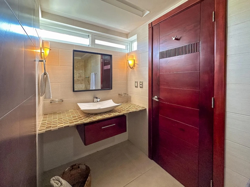 Beautiful 2 BR Apartment With BBQ