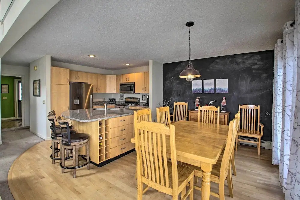 Spacious Ski-in/out Black Mountain Home w/ Deck!