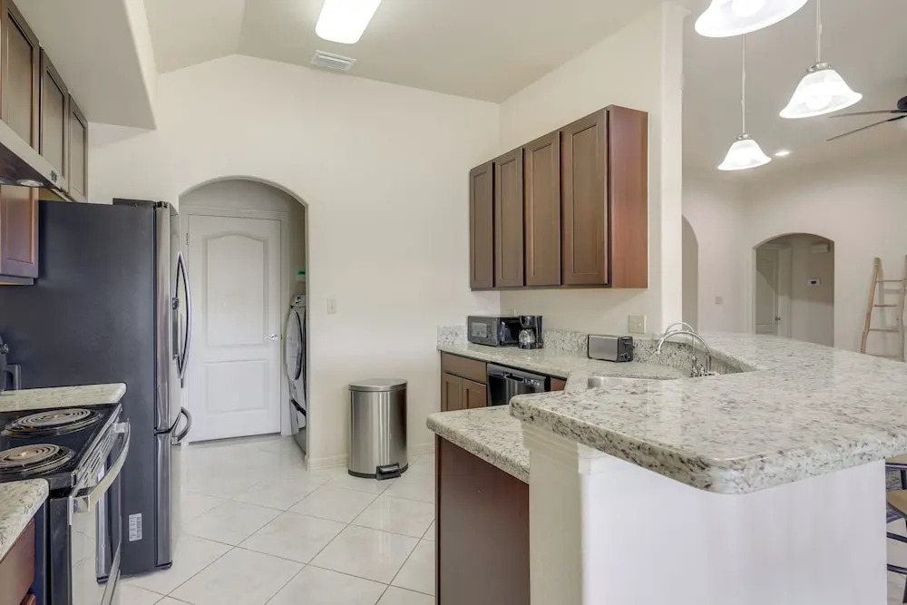 Easy Living in Brownsville! Home Near Med Center