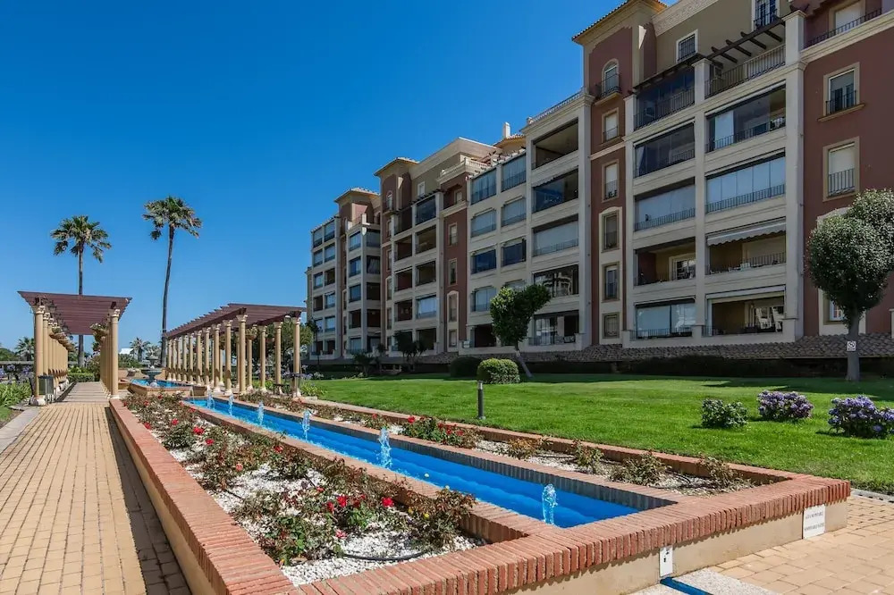 Apartment With Terrace and Pool Access
