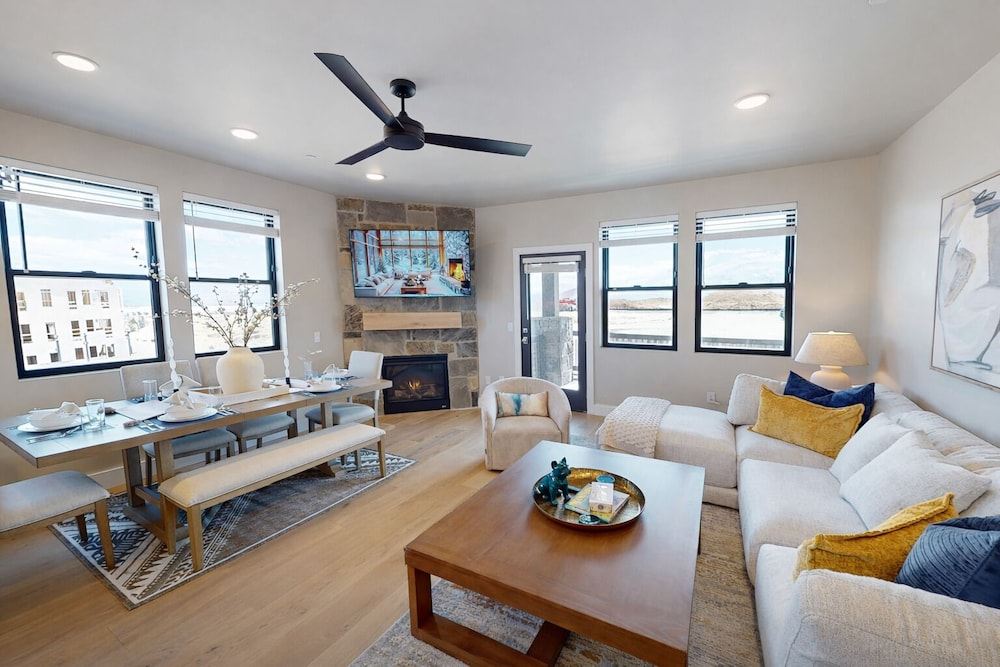 Pet Friendly! Winston's Lodge At Helling 203 3 Bedroom Condo