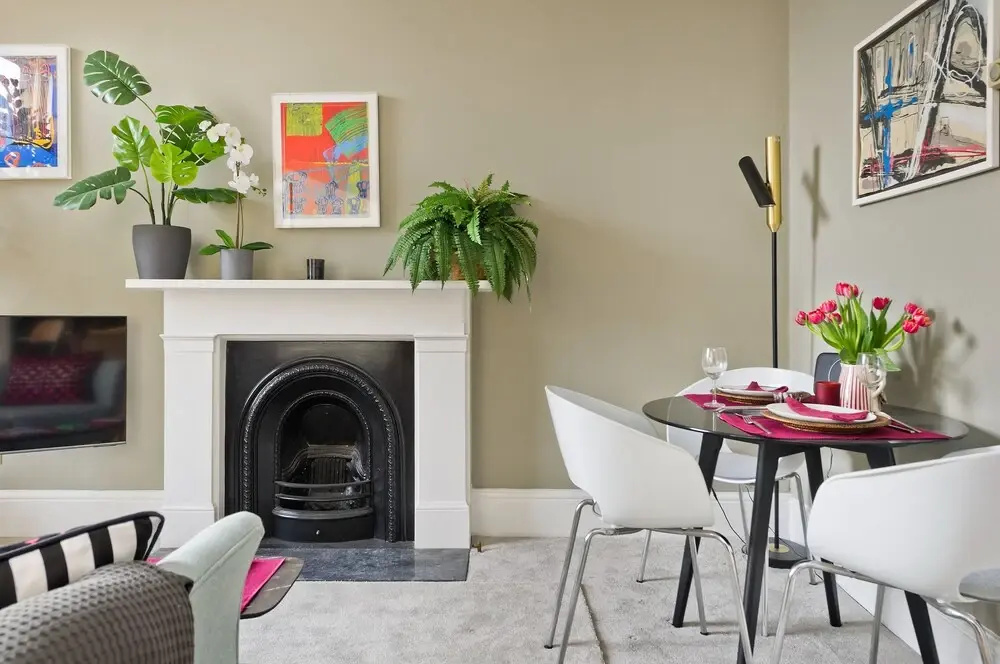 Charming Apartment Close to Kings Road Chelsea by Underthedoormat