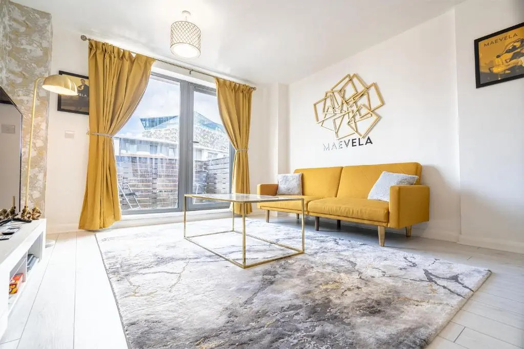 MAEVELA Apartments - Ultra Lavish Luxury 2 Bed Apartment City Centre - With BALCONY - FREE SECURE PARKING - PS4 & Smart TV's