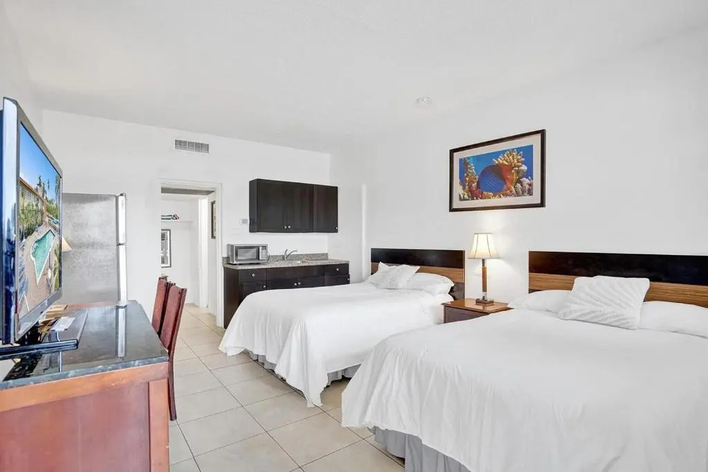 Beautiful cozy Studio apartment walk from the ocean!